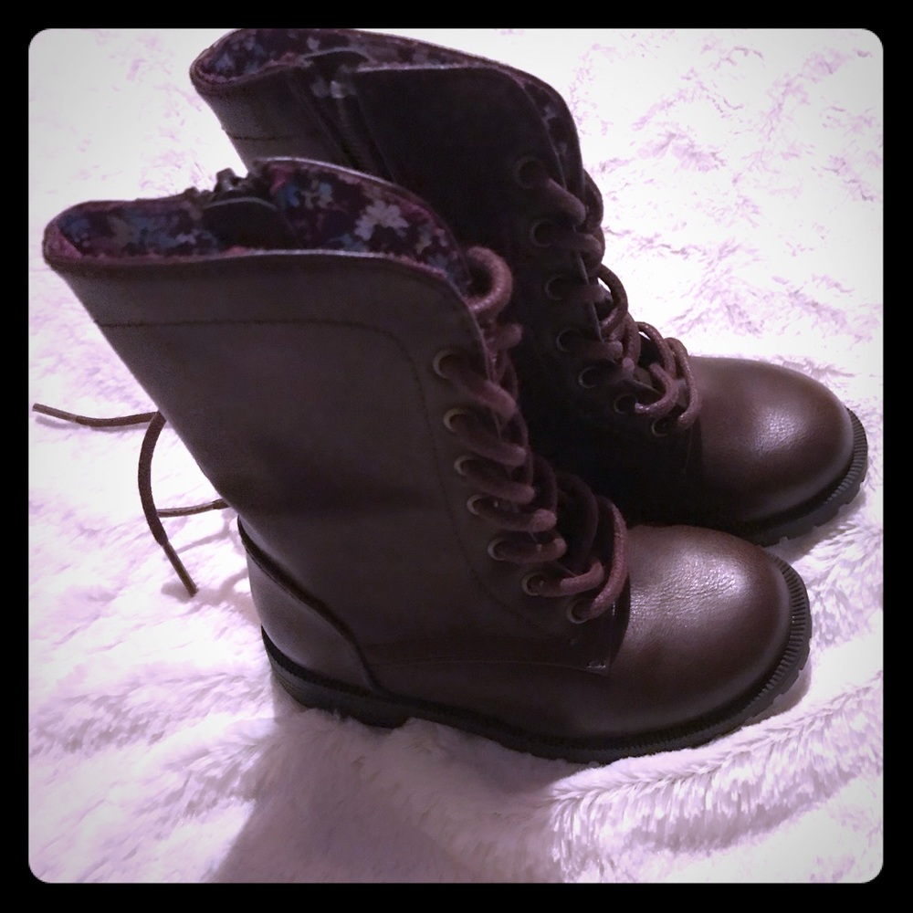 NWT toddler lace up boots